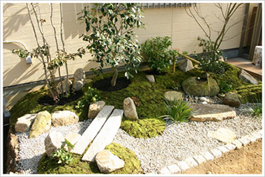 本格築山の坪庭(ファミリー庭園外構ショップ)