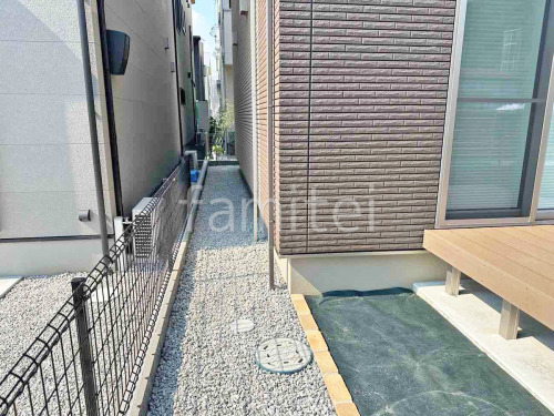 犬走り 防犯砂利敷き バラス砕石 防草シート加工