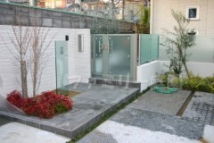 �����