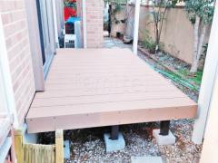 雨除け屋根 人工木材ウッドデッキ