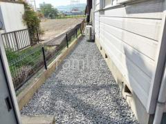 犬走り 防犯砂利敷き バラス砕石 防草シート加工
