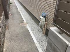 犬走り 防犯砂利敷き バラス砕石 防草シート加工